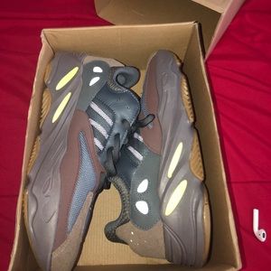 Yeezy Boost 700 ‘Mauve’